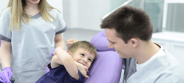 Primera visita de un niño al dentista
